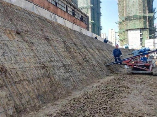 达尔罕茂明安联合建筑边坡支护